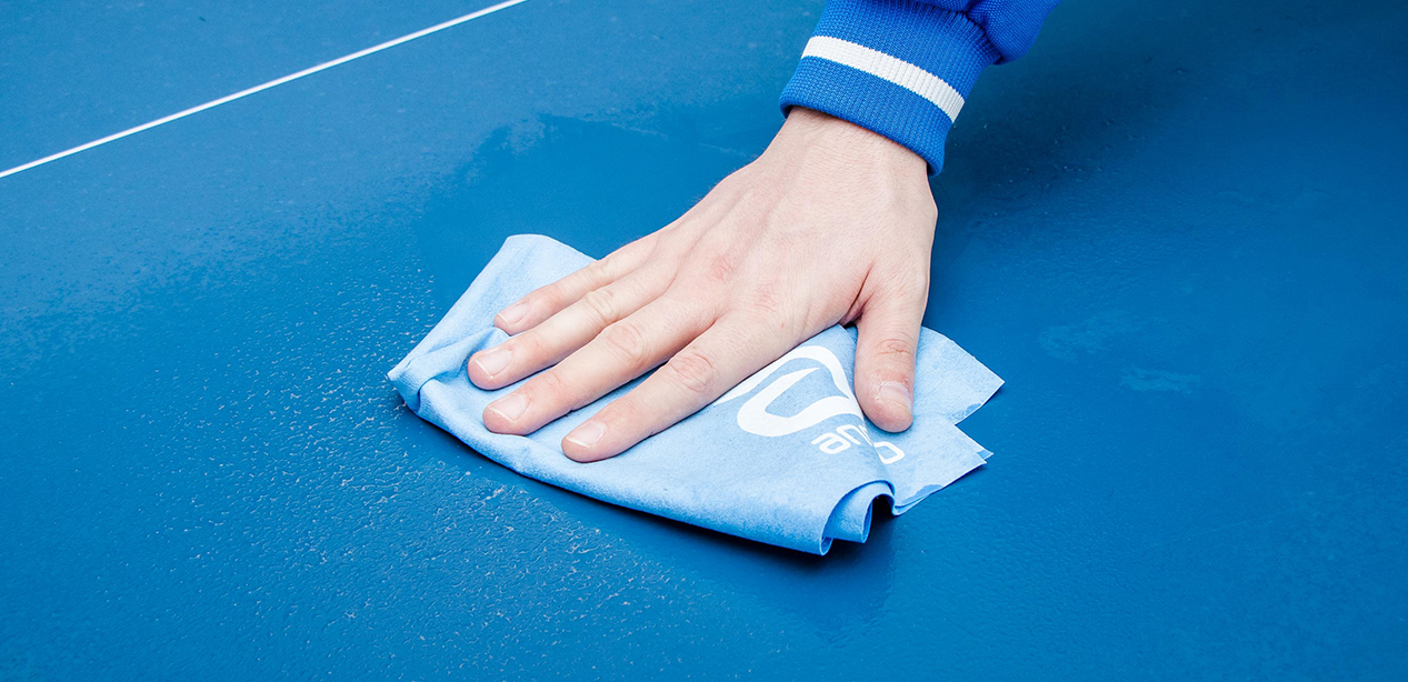 table cleaning cloth in use